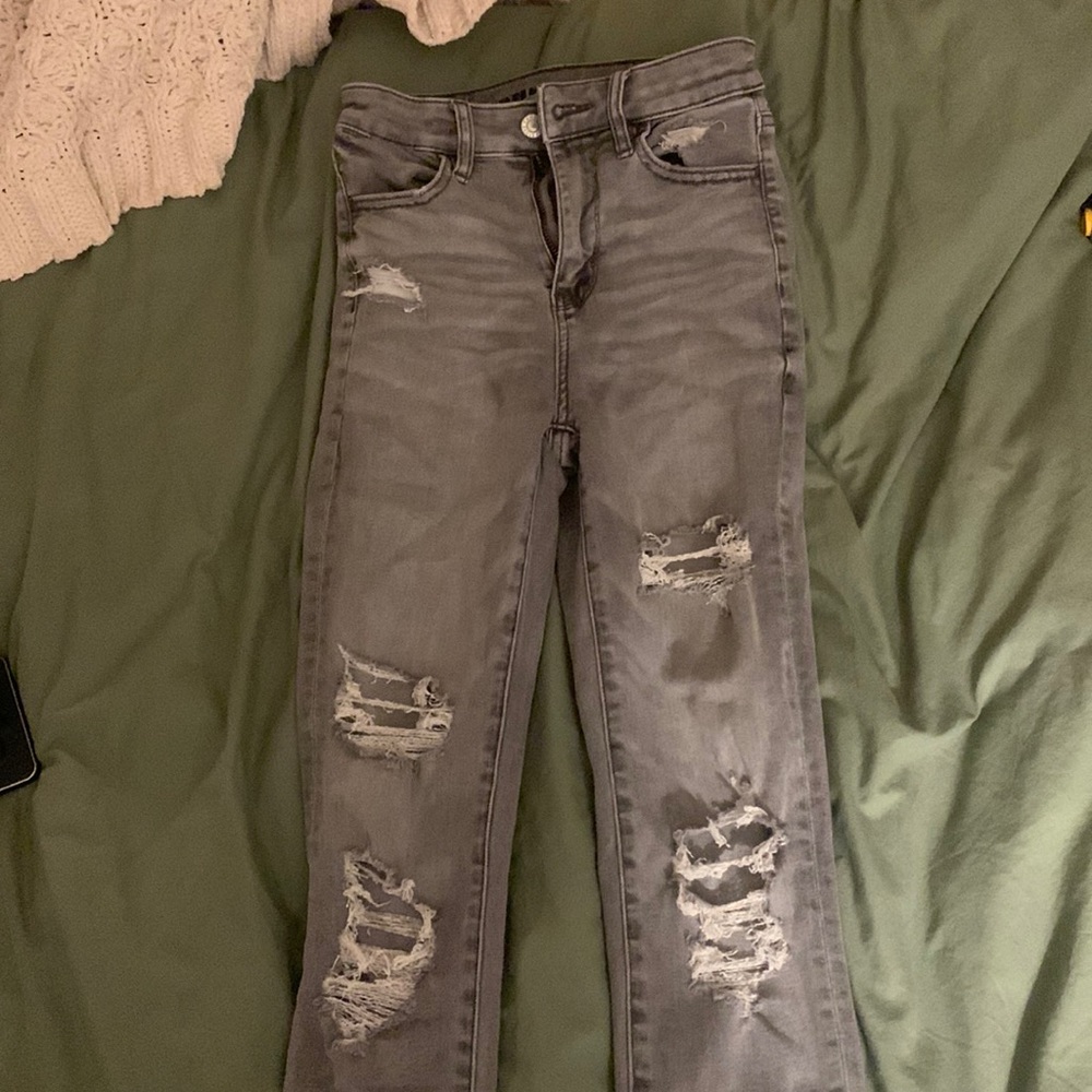American eagle ripped skinny jeans.